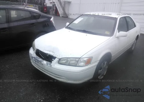 2000 Toyota Camry Le z USA, uszkodzony, nr VIN 4T1BG22K7YU982561